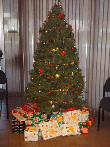 A Christmas tree with presents